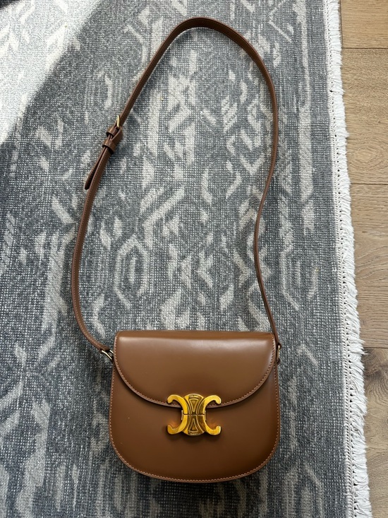 Celine Caramel Brown Leather Shoulder Bag with Gold Triomphe Clasp - Picture 2 of 7